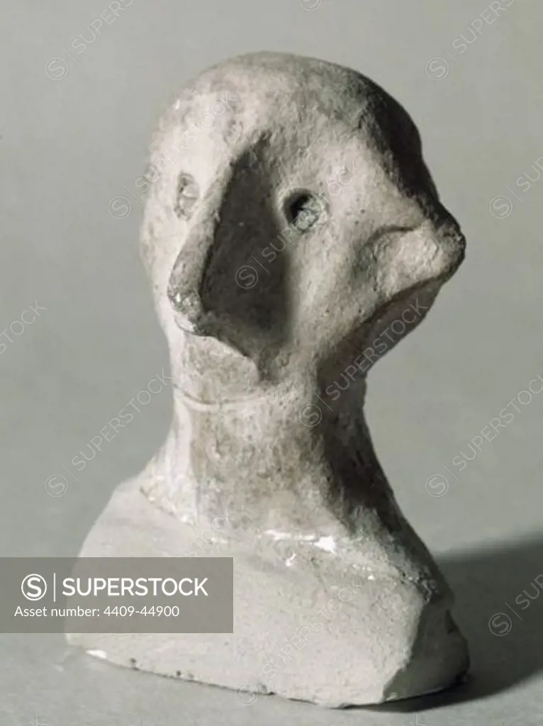 ARTE IBERICO. ESPAÑA. IDOLO con forma de busto humano procedente de Guadix (provincia de Granada). Museo Episcopal de Vic. Provincia de Barcelona. Cataluña.