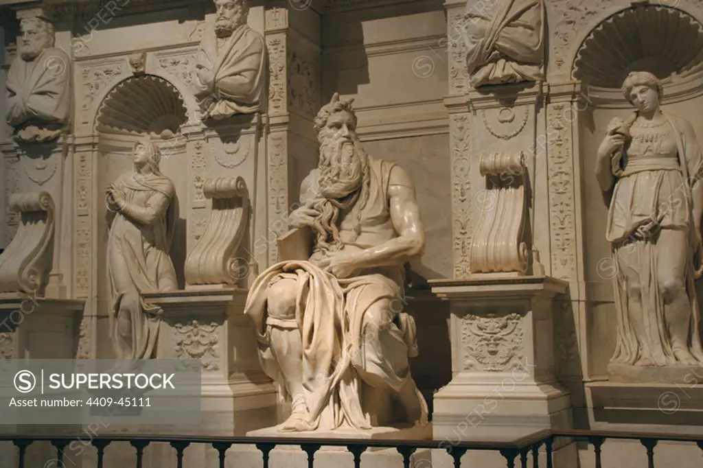 ARTE RENACIMIENTO. CINQUECENTO. ITALIA. MIGUEL ANGEL (Michelangelo Buonarroti) (Caprese, 1475-Roma, 1564). Pintor, poeta, escultor y arquitecto italiano. "TUMBA DEL PAPA JULIO II". Realizada entre 1505 y 1545 en diversas etapas, y acabada por ayudantes de Miguel Angel. En el centro, la escultura de MOISES. IGLESIA DE SAN PIETRO IN VINCOLI. ROMA.