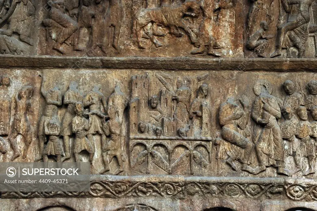 Romanesque Art. Monastery of Santa Maria de Ripoll. Founded by the Count Wilfred the Hairy in 879 or 880. Historic-artistic monument since 1931. Detail of the sculptural portic representing the Ark of the Covenant to Jerusalem. Ripoll. Catalonia. Spain.