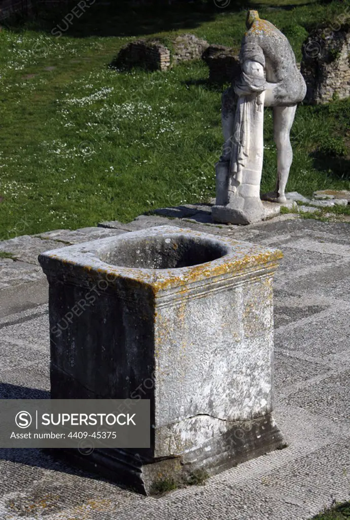 Ostia Antica. Temple of Hercules. 2nd and 1st centuries BC. Altar and statue of C. Cartilius Poplicola. Italy.