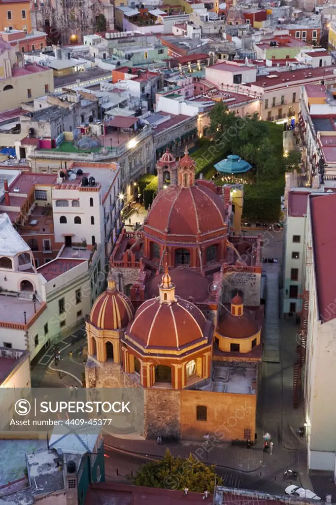 MEXICO. GUANAJUATO. Vista de la ciudad, declarada Patrimonio Cultural de la Humanidad por la UNESCO, con la IGLESIA DE SAN DIEGO (siglo XVIII). Estado de Guanajuato.