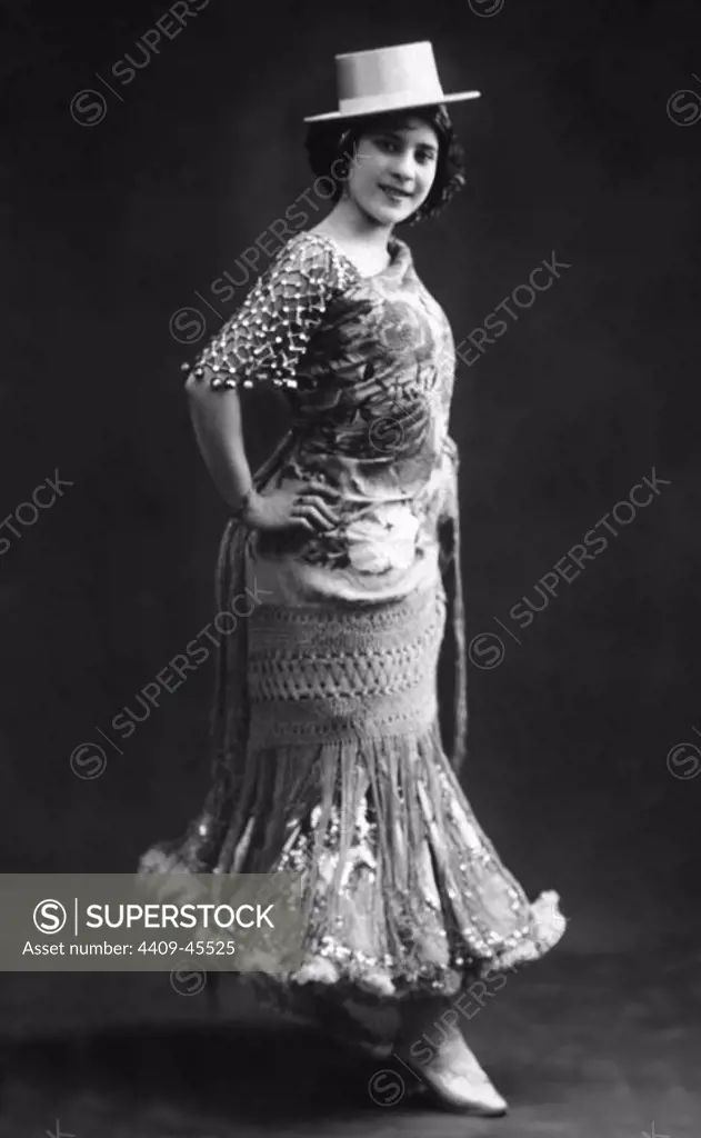 LOPEZ, Encarnación (Buenos Aires,1895-Nueva York, 1945), llamada "LA ARGENTINITA". Bailarina española. En unión de García Lorca fundó el ballet de Madrid en 1932.