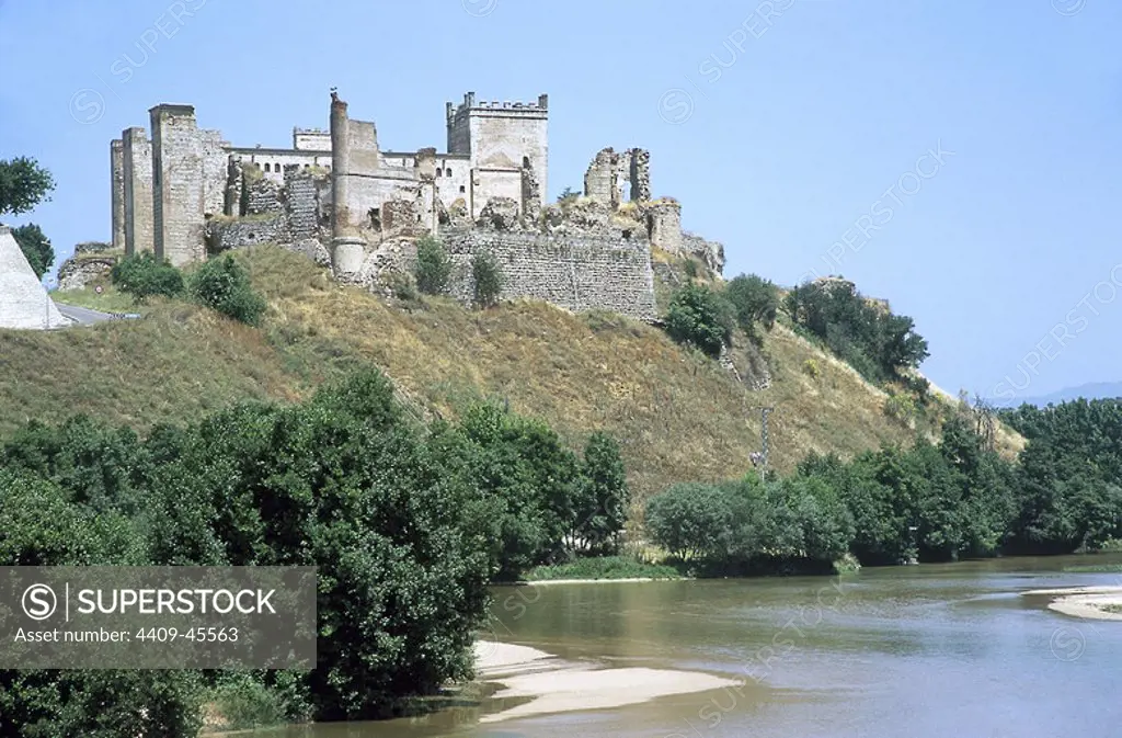 Escalona. Castle of Muslim origin, rebuilt in the fifteenth century by King John II of Castile (1406-1454) for the constable Alvaro de Luna (1390-1453). First, Alberche river. Toledo province. Castile-La Mancha. Spain.