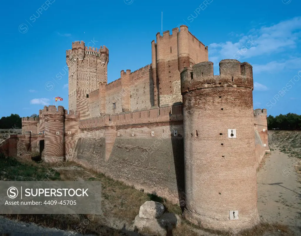 Castle of La Mota. Reconstructed medieval fortress. Built in 1490 by King John II, is an example of Gothic military architecture with Moorish elements. Outside view. Medina del Campo. Valladolid Province. Castile and Leon. Spain.
