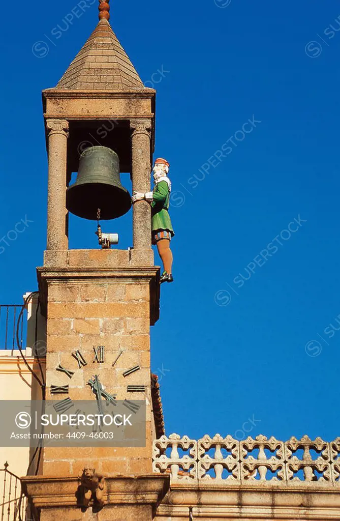 Plasencia City Hall (16th century). Detail of the bell tower with the figure of Mayorga Grandfather (1723). Extremadura. Spain.