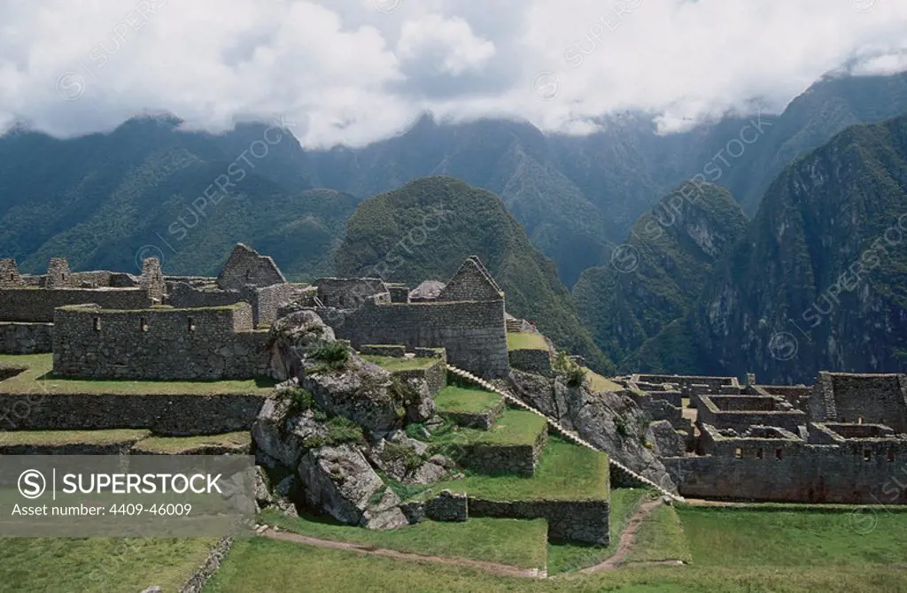 ARTE PRECOLOMBINO. INCA. MACHU PICCHU. Vista de los restos arqueológicos de la ciudad en su sector norte. Andes Centrales del PERU.