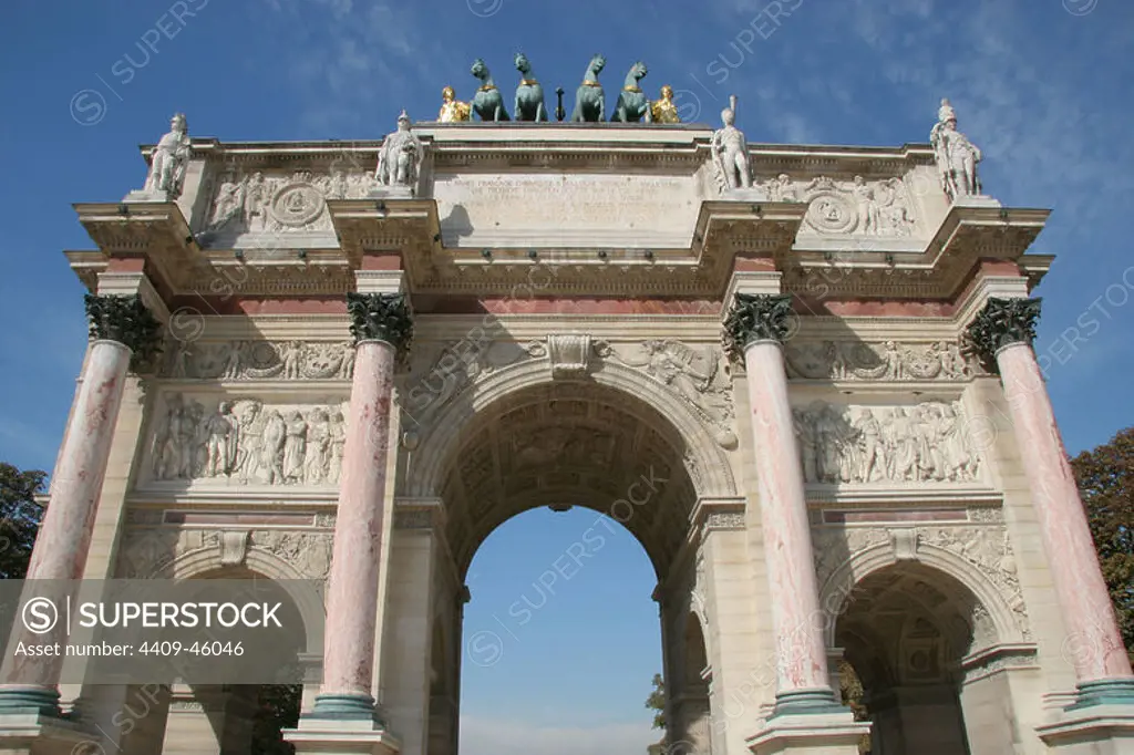 Neoclassical Art. Arch of Victory of The Carrousel (Arc the Triomphe du Carrousel). Napoleon Bonaparte ordered it to construction in conmemoration of his military victories (1805). Was built between 1806-1808 by the architect Denon. Paris. France. Europe.