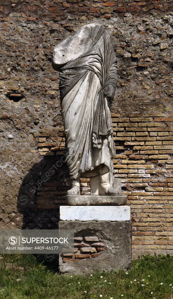 Ostia Antica. Forum. 2nd century AD. Statue. Italy.