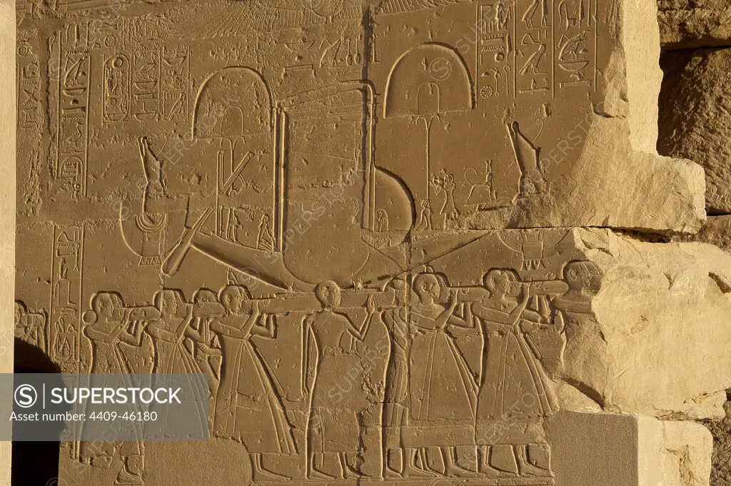 Ramesseum. Relief depicting the sacred solar boat carried by priests. 13th century B.C. Nineteenth Dynasty. New Kingdom. Necropolis of Thebes. Valley of the Kings. Egypt.