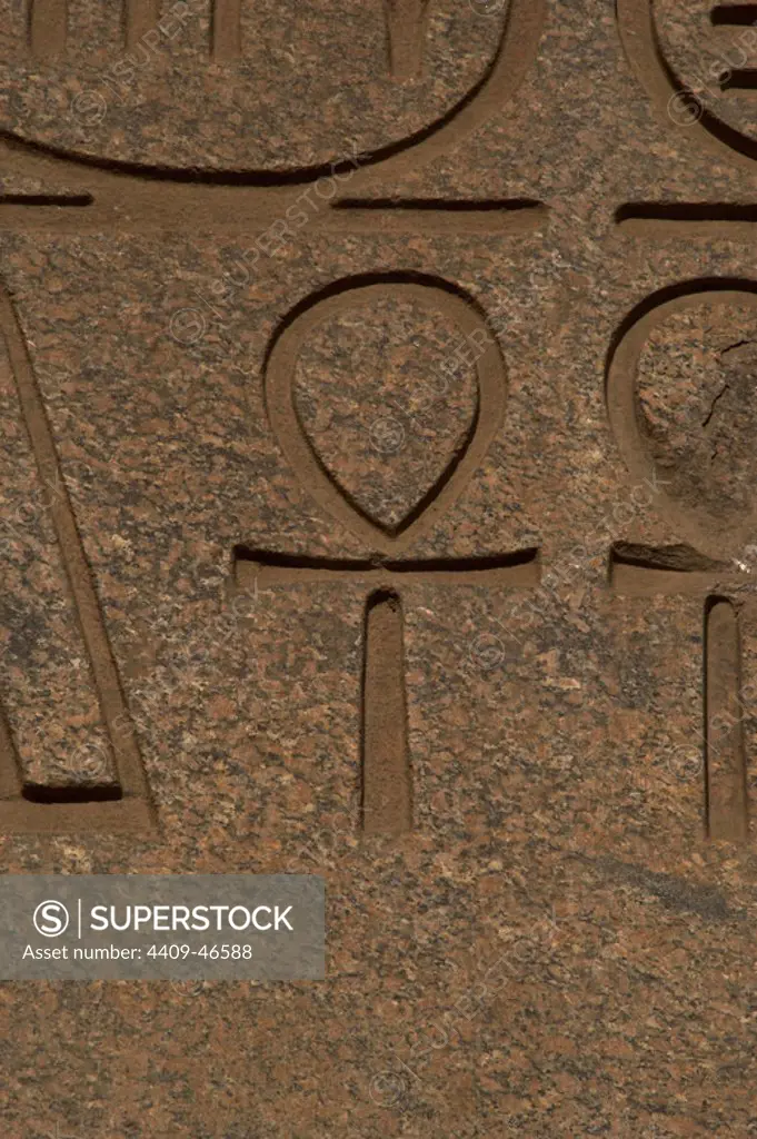 Ankh or key of life. Relief. First courtyard of Ramses II. Temple of Luxor. Dynasty XIX (1320-1200 B.C.). New Empire. Egypt.