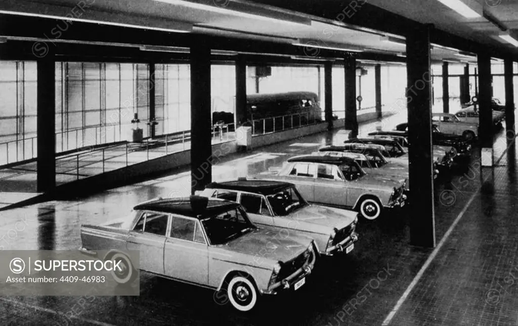 S.E.A.T. factory in Barcelona's Zona Franca. Car store. Interior. "Journal of Architecture", 1960. No. 41. National Library. Madrid.