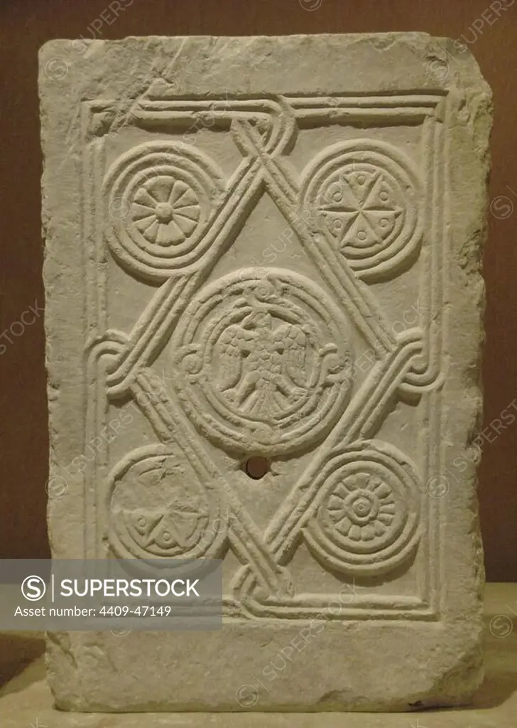 BYZANTINE ART. GREECE. Marble slab with a relief decorated about floral and geometric motifs intertwined. The central part represents an eagle circumscribed in a circle. Dated from the end of the tenth century and early eleventh century. Byzantine Museum. Athens.