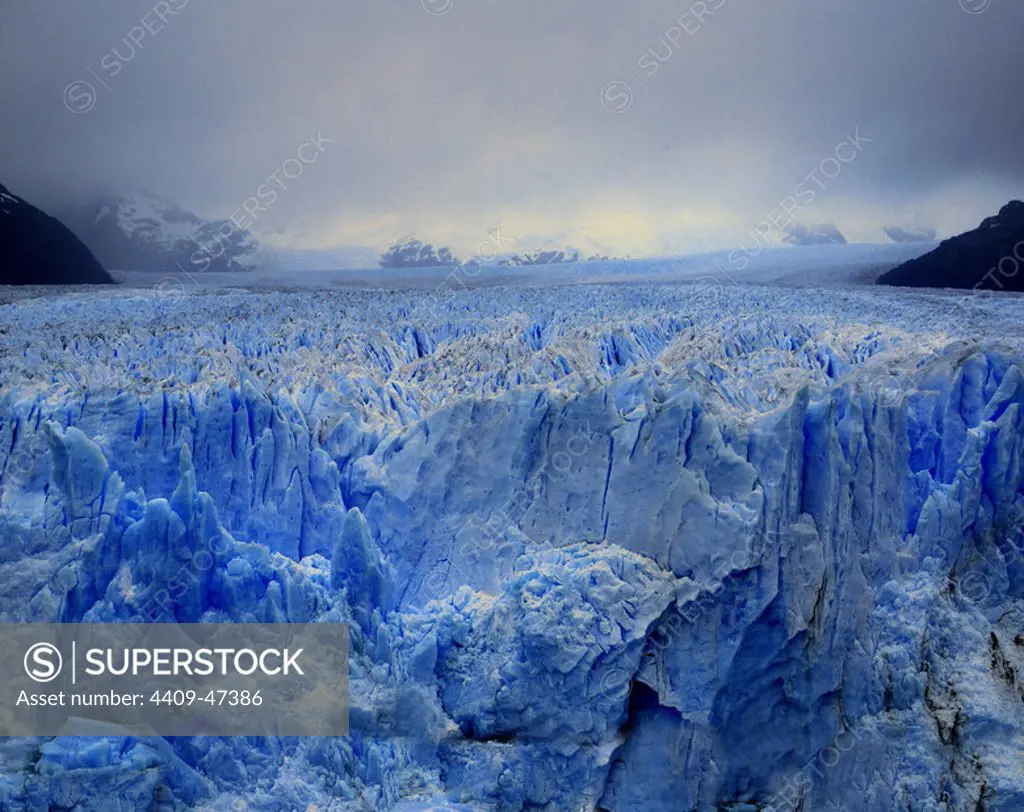 PERITO MORENO GLACIER. Located on the South Arm of Lake Argentino, in the LOS GLACIARES NATIONAL PARK. Detail ICE BLOCK. Declared a Natural World Heritage Site by UNESCO in 1981. PATAGONIA. Province of Santa Cruz. Argentina.