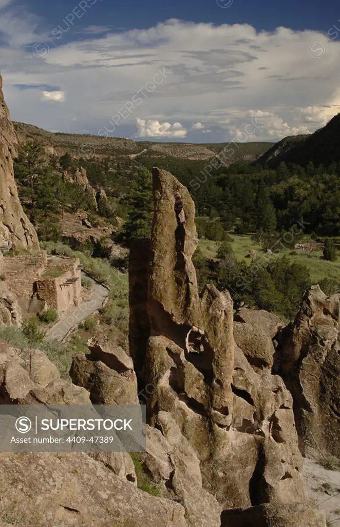 United States. Bandelier National Monument. Tyuonyi. Pueblo Indian settlement in the Frijoles Canyon. State of New Mexico.