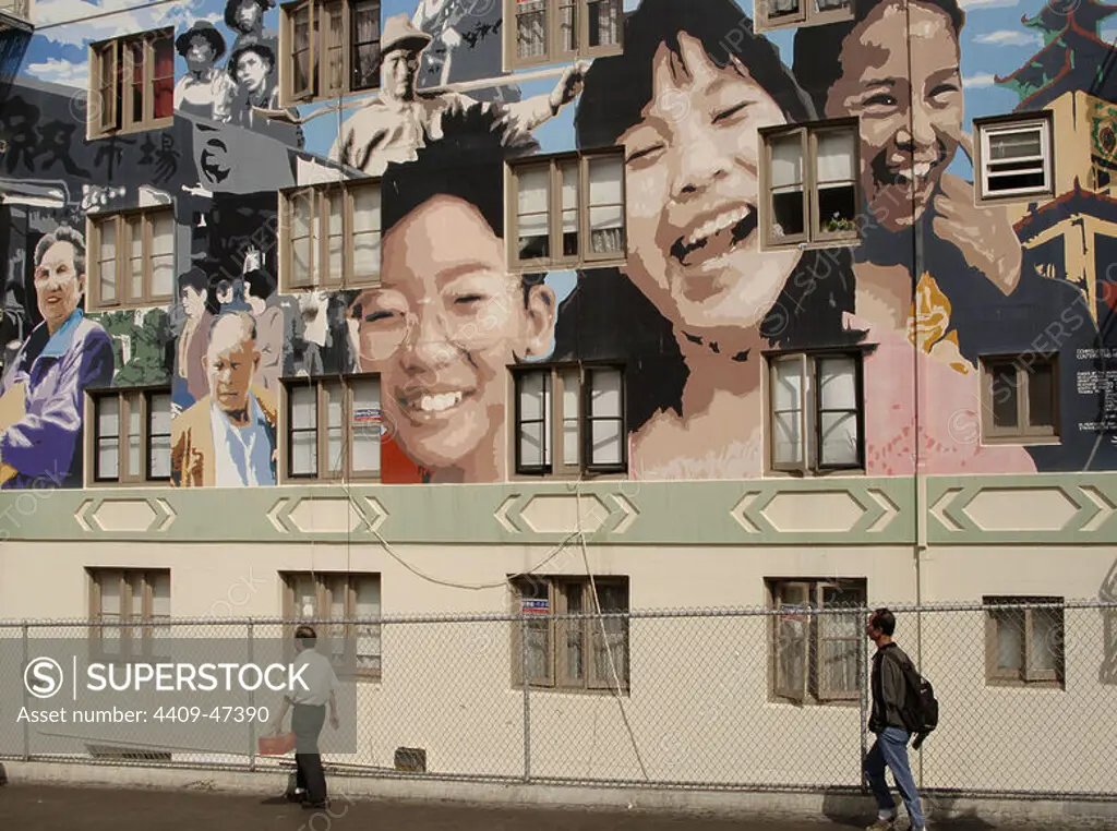 Fachada decorada de un edificio de Chinatown. San Francisco. Estado de California. Estados Unidos.