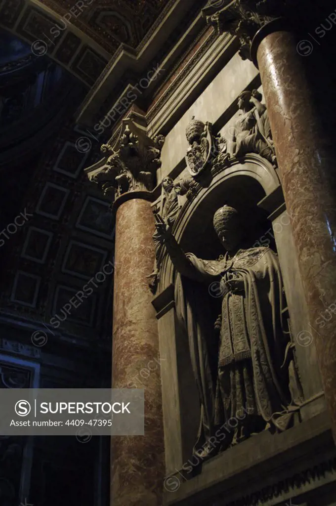 Monument statue to Pope Leo XII, by Giuseppe De Fabris (1790-1860), 1835-36. Pope standing and imparting his blessing Urbi et Orbi during the Jubilee of 1825. Interior St. Peter's Basilica. Vatican city.