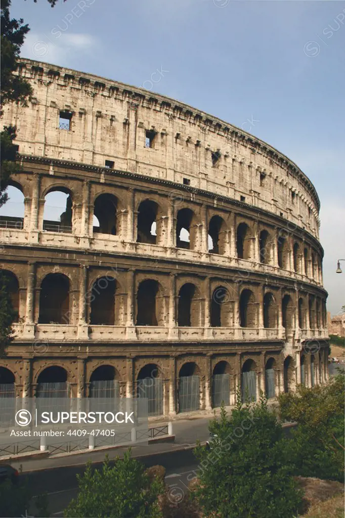 Roman Art. The Colosseum (Coliseum) or Flavian Amphitheatre. Its construction started between 70 and 72 AD under emperor Vespasian. Was completed in 80 AD under emperor Titus. View outside building. Rome. Italy. Europe.