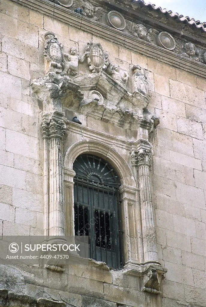 Gothic art. Window of the Cathedral of Santa Maria Maggiore. Built in 1531. Ciudad Real. Castile-La Mancha. Spain.