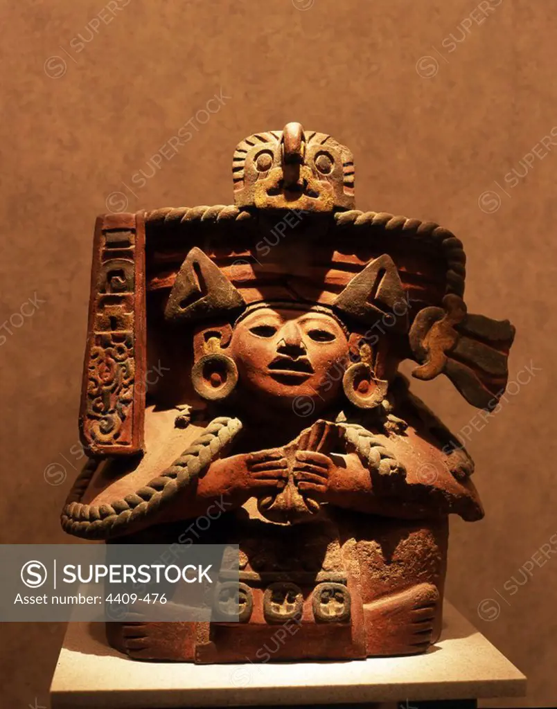 Mexico.Mexico D.F.Museo Nacional de Antropologia.Señora de ceramica clasico temprano de Monte Alban.Cultura Oaxaca.