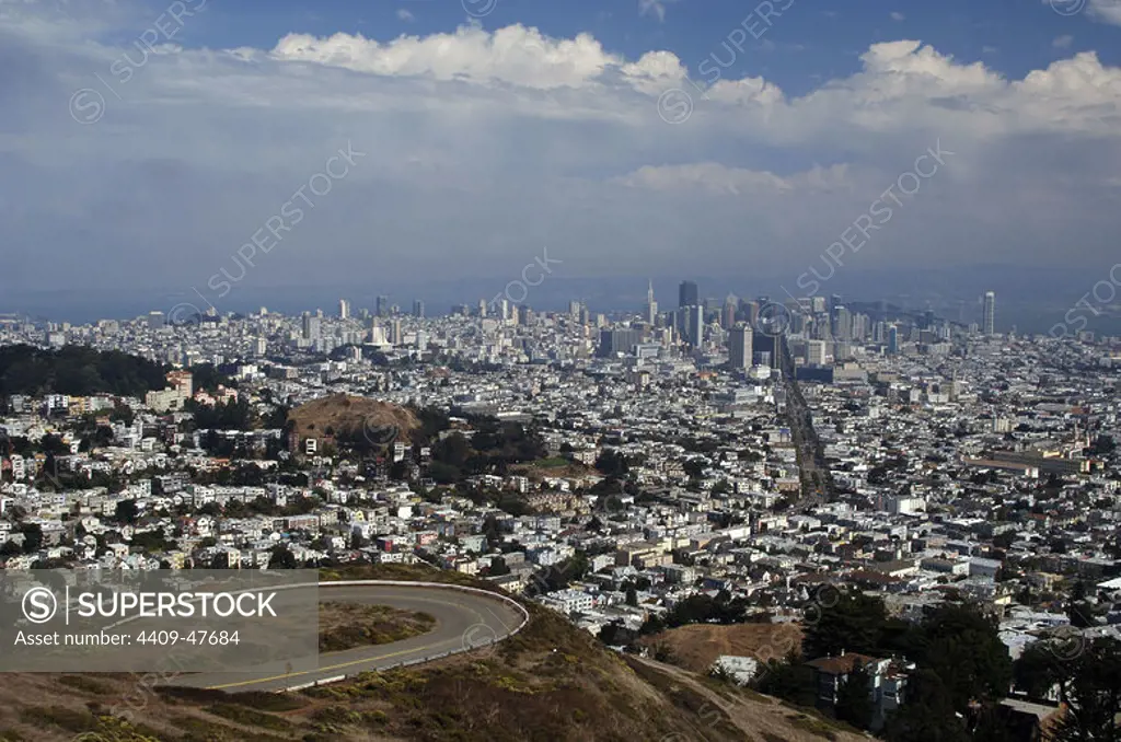 ESTADOS UNIDOS. SAN FRANCISCO. Panorámica del centro de la ciudad desde Twin Peaks. Estado de California.