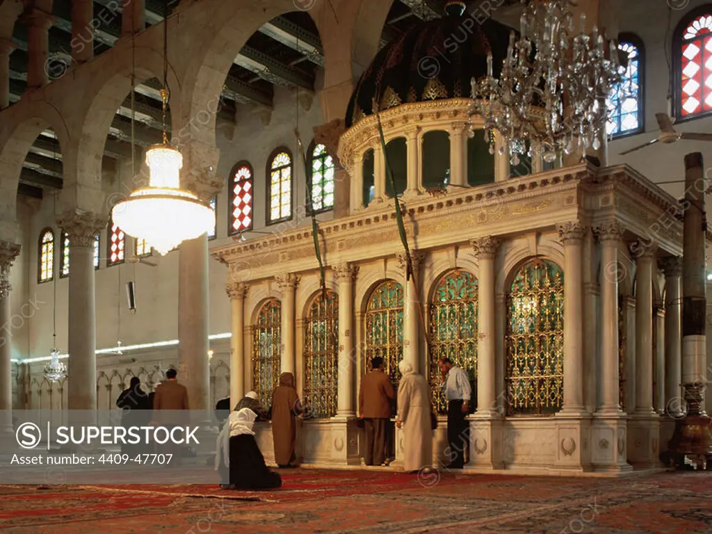 Syria. Great Mosque of Damascus. 8th century. Prayer hall or Haram. Stresses the marble mausoleum who marks the place where the head of Saint John the Baptist was buried.