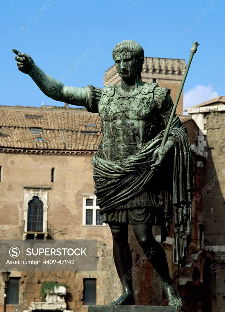 OCTAVIO AUGUSTO (Gaius Julius Caesar Octavianus) (61 aC-14 dC). Primer emperador romano e hijo adoptivo de César. (S. I aC-S. I). Estatua en Roma, Italia.