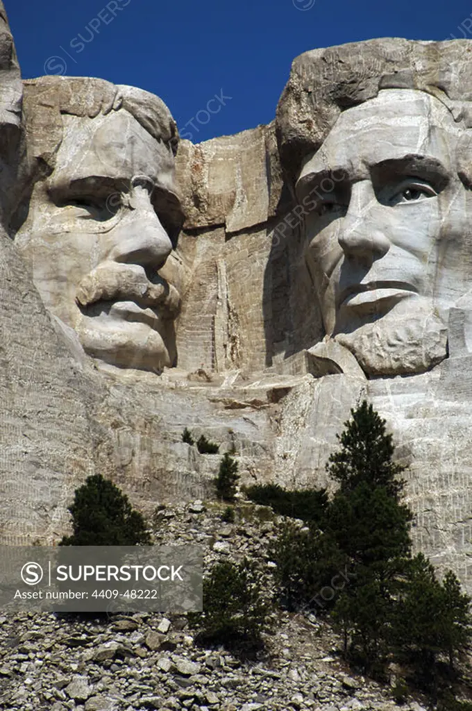 United States. Mount Rushmore National Memorial. Heads of the United States's presidents carved into Mount Rushmore. Detail. From left to right, Theodore Roosevelt and Abraham Lincoln. 1927-1941. By Gutzon and Lincoln Borglum. Keystone.
