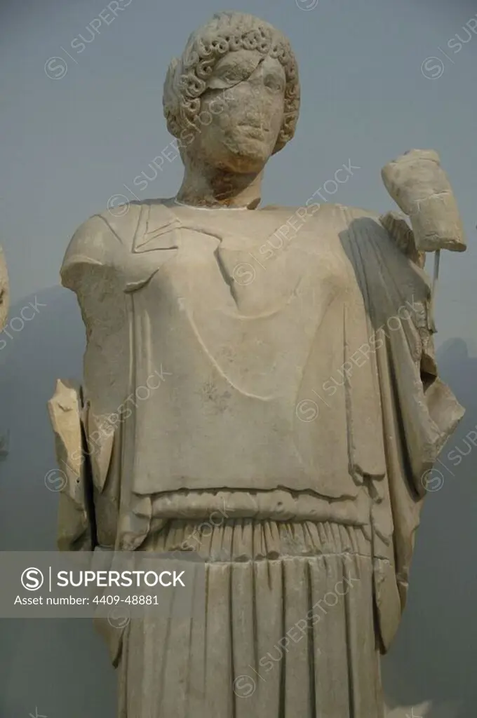 Greek Art. 5th century B.C. Hippodamia. Decoration of the Temple of Zeus in the Sanctuary of Olympia. Parian marble. East pediment. 460 B.C. Archaeological Museum of Olympia. Greece.