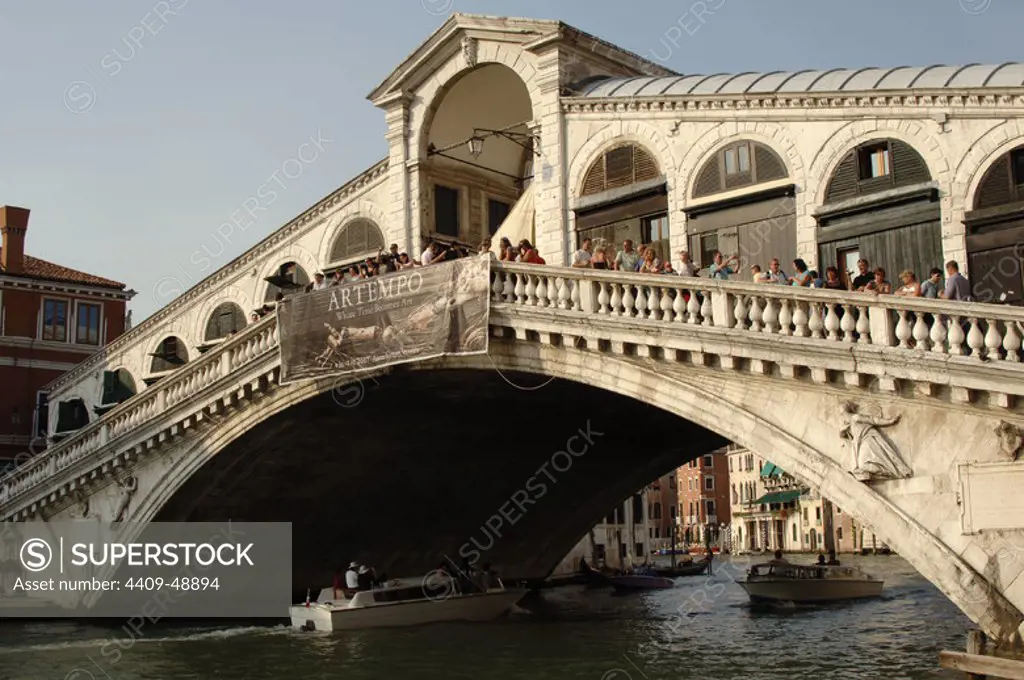 ITALY. VENICE. View of the Rialto Bridge on the Grand Canal built in the sixteenth century.