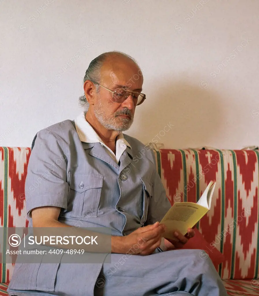 Josep Maria Llompart (1925-1993). Spanish writer. Llompart at his home in Deia (Majorca), 1981. Spain.