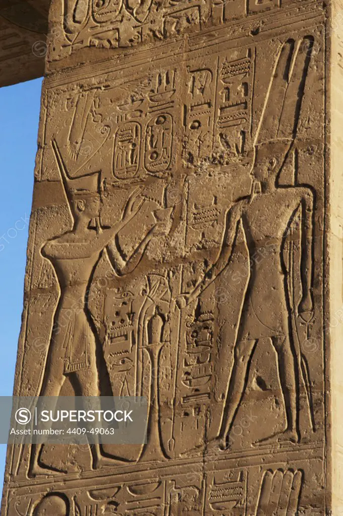 Relief depicting a Pharaoh making offerings to the god Amun. Ramesseum. 13th century. Nineteen dynasty. New Kingdom. Necropolis of Thebes. Valley of the kings. Egypt.