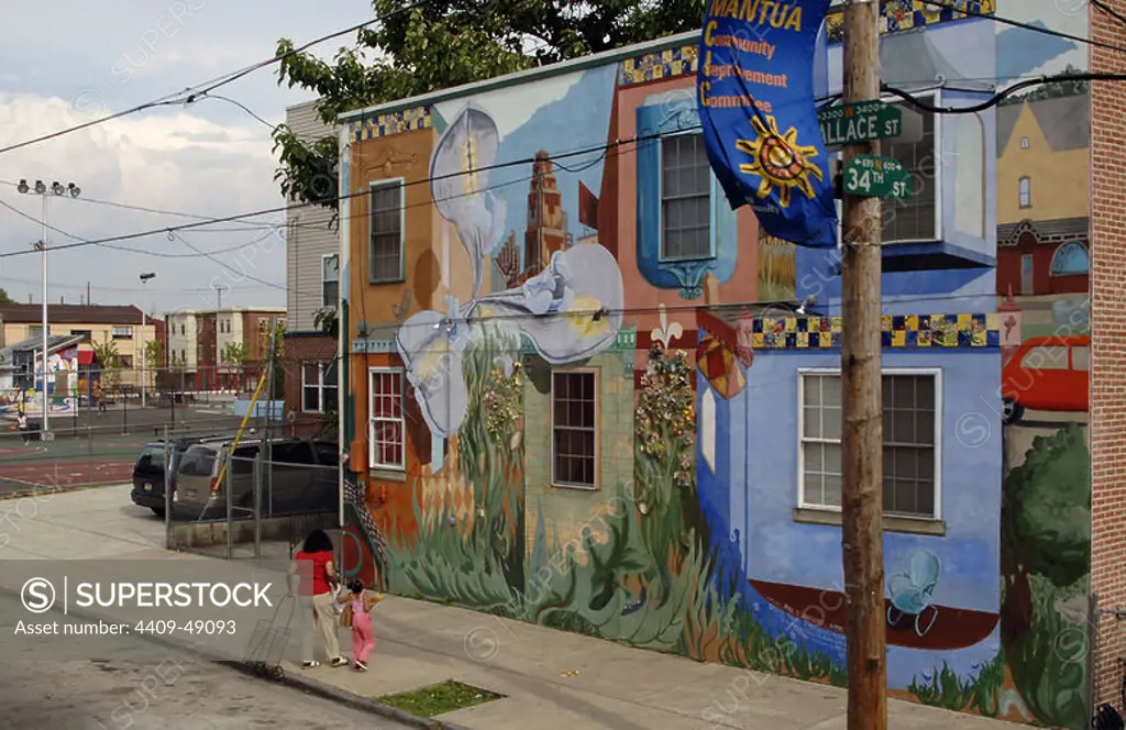 Unites States. Pennsylvania. Philadelphia. Powelton Village neighborhood. Mother and daughter on a street.