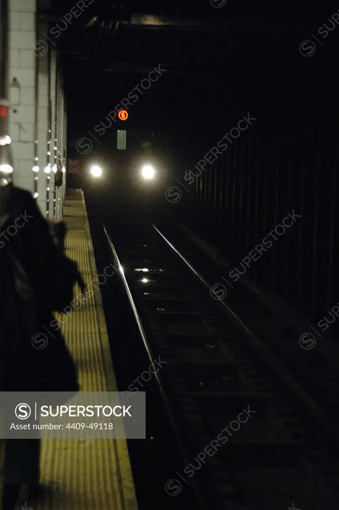 Subway. Convoy arriving at the stop. New York. United States.