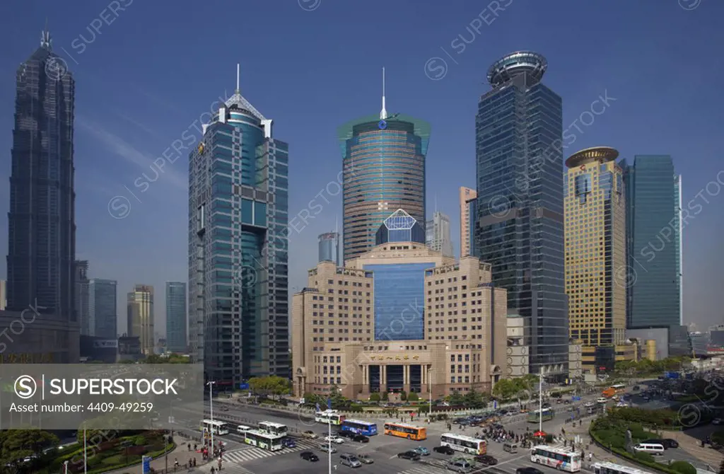 CHINA. SHANGHAI. Vista de los rascacielos del DISTRITO FINANCIERO DE LUJIAZUI, en la zona de PUDONG.