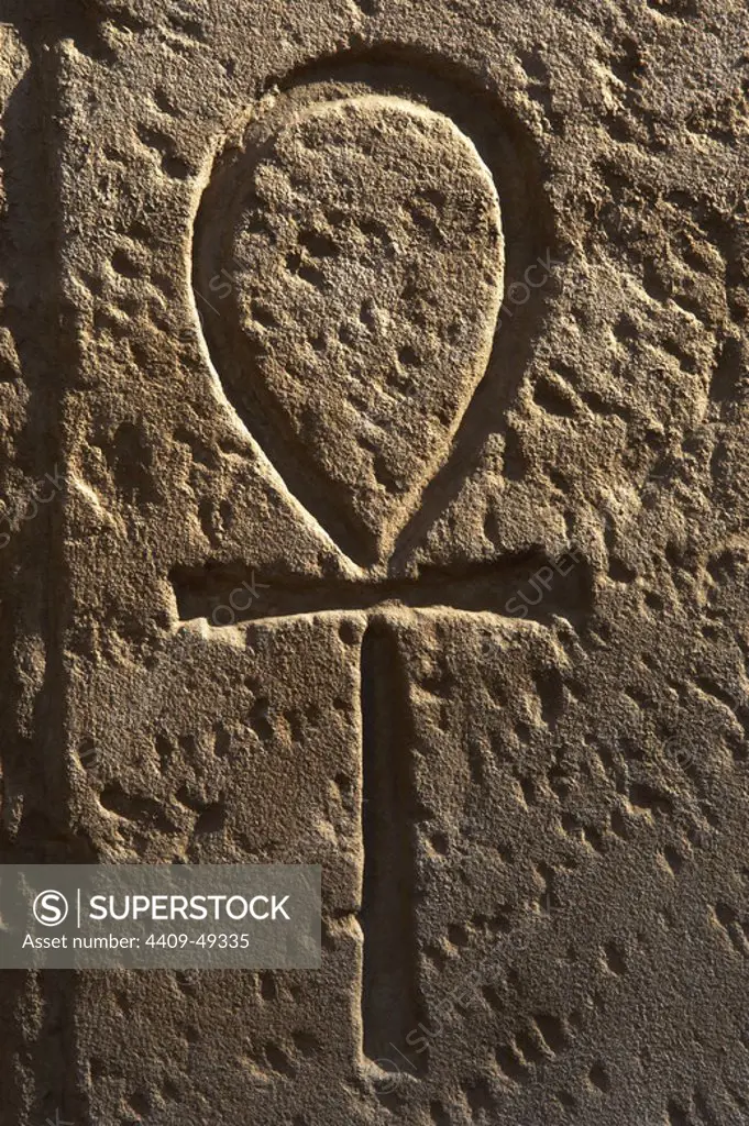 Ankh or key of life. Relief. First courtyard of Ramses II. Temple of Luxor. Dynasty XIX (1320-1200 B.C.). New Empire. Egypt.
