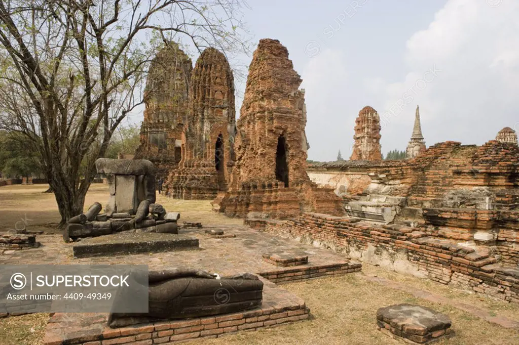 TEMPLO DE WAT PHRA MAHATHAT. Vista de las ruinas. AYUTTHAYA (Patrimonio de la Humanidad). Tailandia.