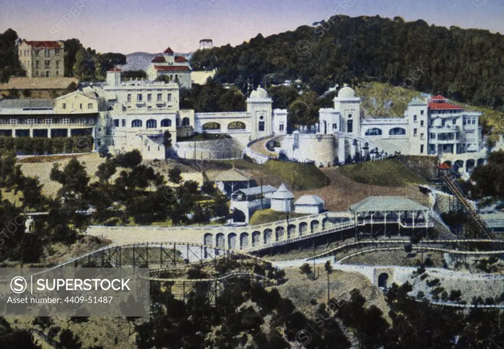 Vista general del Casino de Juego e instalaciones lúdicas de "La Rabassada" en la Montaña del Tibidabo. Barcelona, 1906.