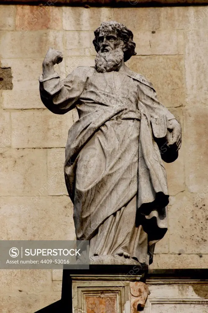 Italy. Cremona Cathedral. 12th - 15th centuries. Main facade. Evangelist statue.