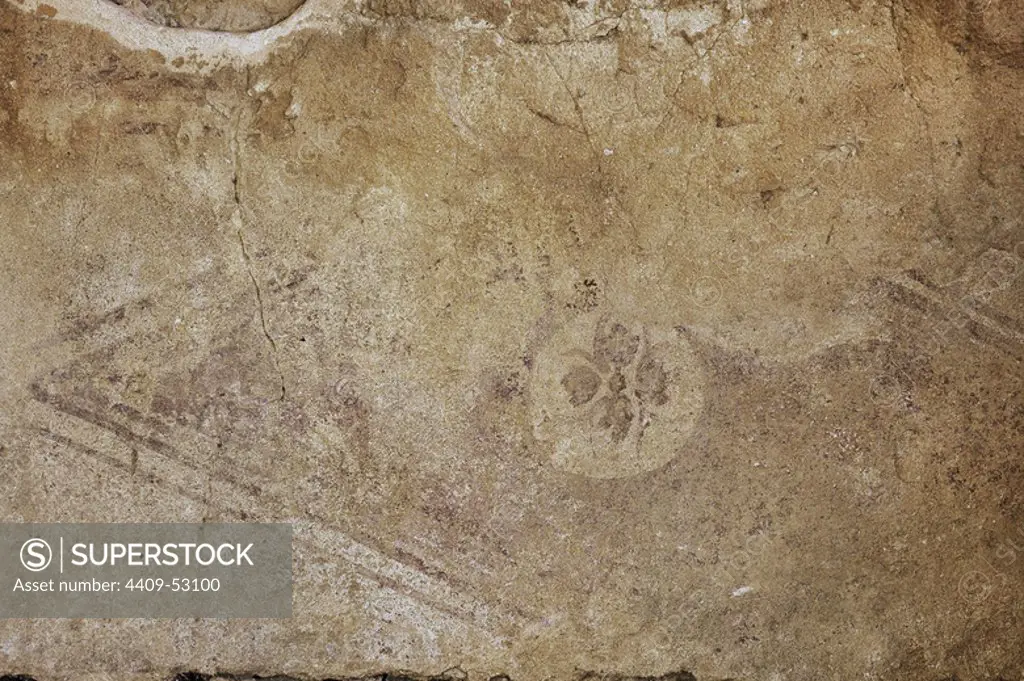 Portugal. Roman ruins of Miróbriga. Ancient Lusitanian settlement whose present-day ruins are dated to the Roman period, between the 1st and 4th centuries. Detail of the remains of a fresco that decorated a room wall. Surrounding area of Santiago do Cacém. Alentejo Region.