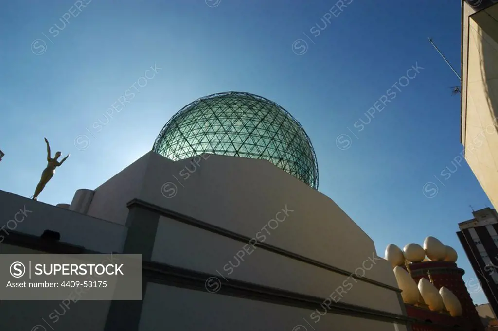 MUSEO DALI. Instalado en el antiguo teatro municipal, edificado en el s. XIX. Vista de la CUPULA. FIGUERES. Comarca de l'Alt Empordà. Provincia de Girona. Cataluña.