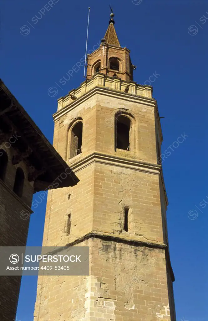 ARAGON. BARBASTRO. Vista parcial de la CATEDRAL, erigida entre los años 1500 y 1533 en estilo gótico florido. Posee tres naves y triple ábside poligonal. Detalle de la TORRE-CAMPANARIO. Provincia de Huesca. España.