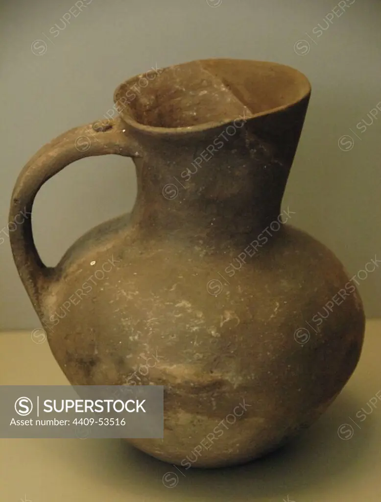 Prehistoric Art. Early Bronze Age. Handmade Jar of clay without decoration. Globular body, wide mouth and a handle. Dated in the third millennium B.C. National Archaeological Museum. Athens. Greece.