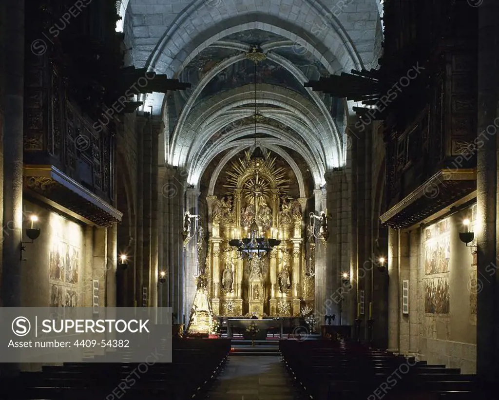 Spain, Galicia, Lugo province. Mondoedo Cathedral. Its construction began in 1219 under Bishop San Martin. The temple was consecrated in 1248. General view of the central nave. Main altarpiece, 1769, by Fernando de Teran in Rococo style.
