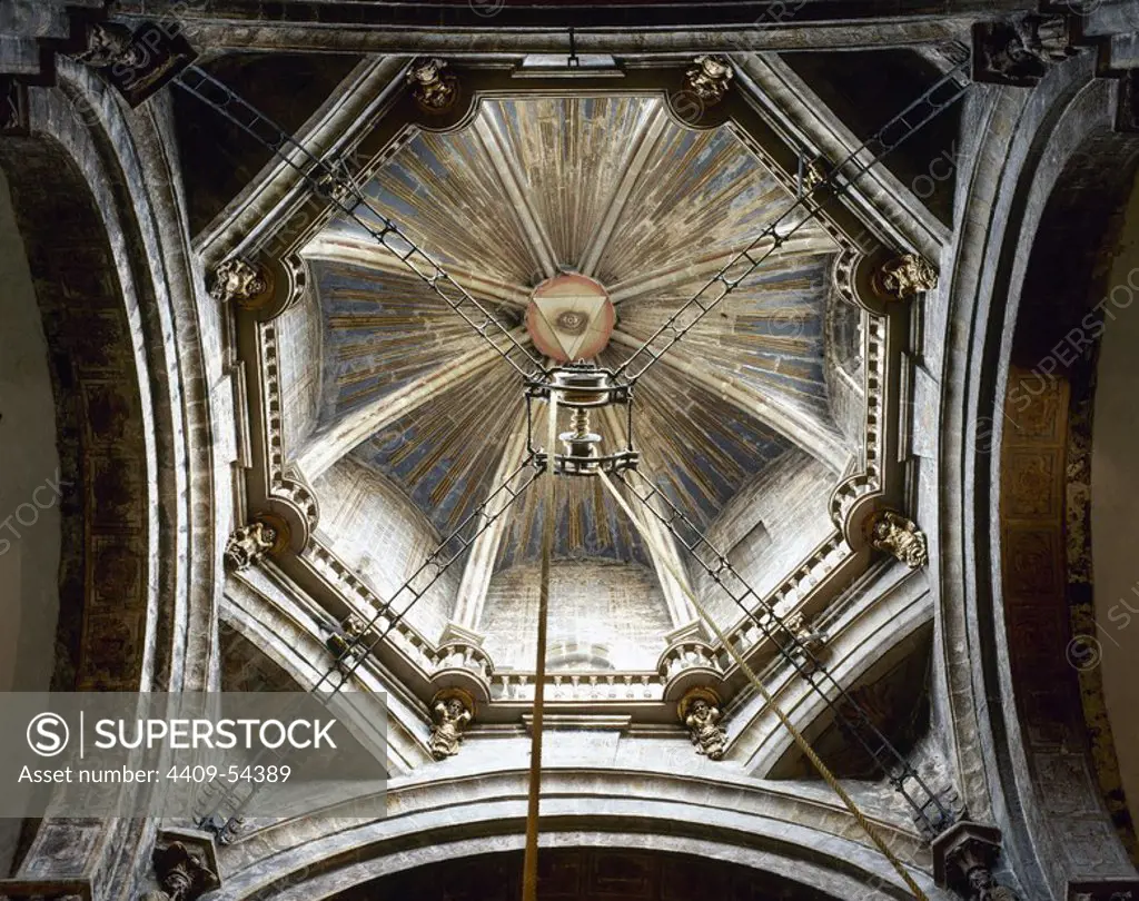 Spain, Galicia, La Corua province. Santiago de Compostela. Cathedral. Octogonal lantern tower at the crossing of the transept. Inside view of the dome (14-15th centuries) with the contraption designed by Juan Bautista Celma in 1599 to uphold the Botafumeiro.