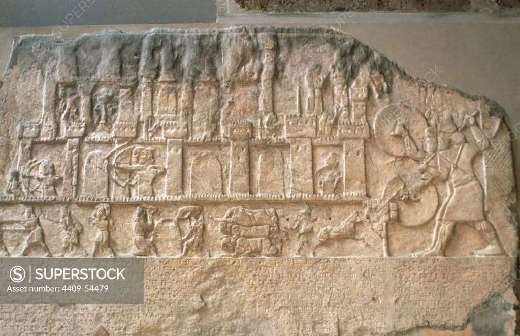ARTE MESOPOTAMICO-ASIRIO. ASALTO DE LAKISH (Lachish) o DE OTRA CIUDAD. Relieve procedente del PALACIO DEL REY SENAQUERIB o SENNACHERIB (700-692 a. C.). Nínive. British Museum. Londres. Reino Unido.