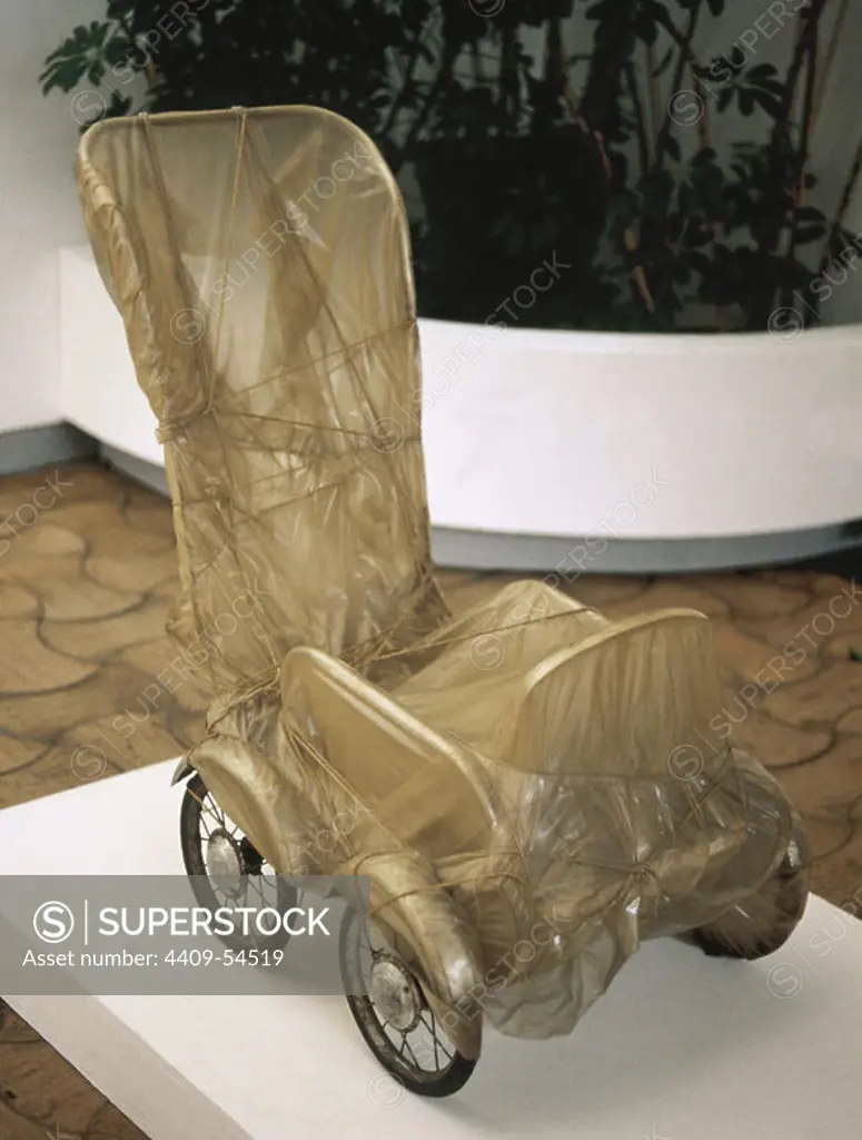 Christo Vladimirov Javacheff (1935-2020). Bulgarian artist related to Land Art. Wrapped Stroller, 1962. Materials: metal, plastic and rope. The Maeght Foundation. Saint-Paul de Vence, France.