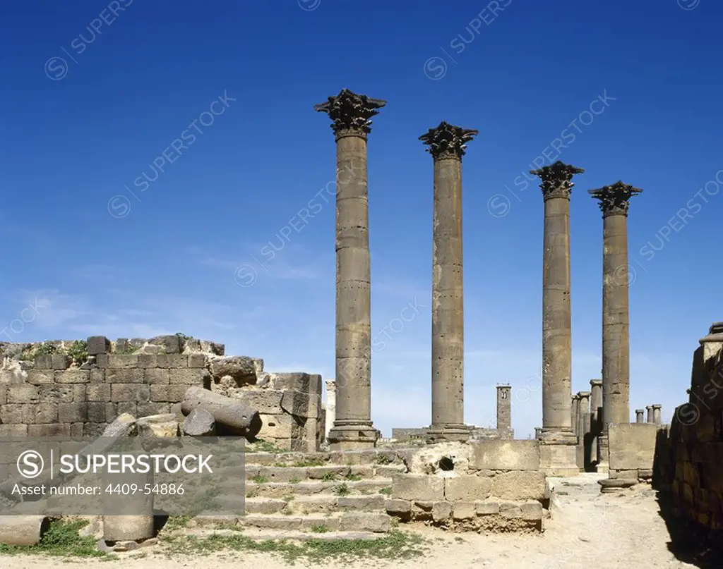 Syria, Bosra. Ninfeo with corinthian capitals, 2nd century AD. Ruins. Photo taken before the Syrian civil war.
