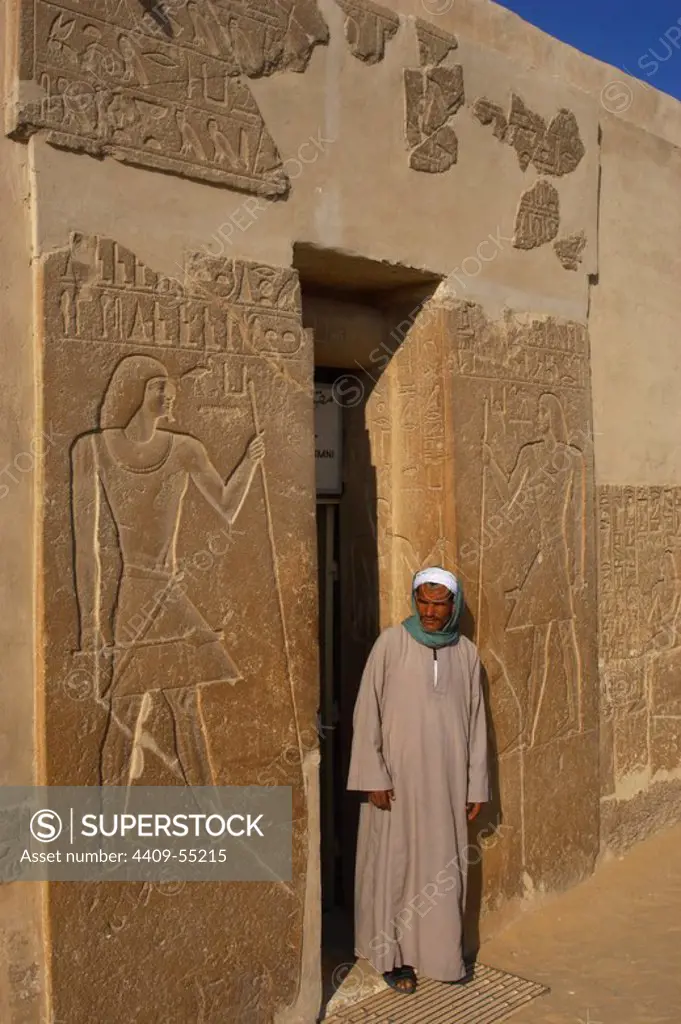 Mastaba of Kagemni (2350 BC). Chief Justice and vizier of the Pharaoh Teti. Man at the entrance. Old Kingdom. Saqqara. Egypt.