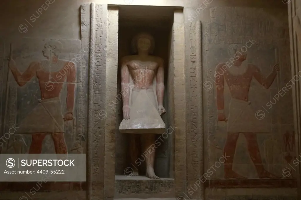 Mastaba of Mereruka. Priest of Pharaoh Teti. 6th Dynasty. Old Kingdom. Mereruka's statue at false door. Saqqara. Egypt.