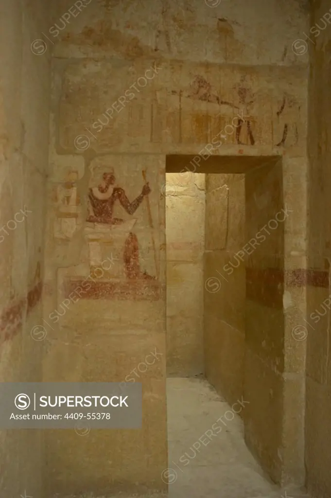 Old kingdom of Egypt. 5th Dynasty. Mastaba of Iynefert (courtesan). Inside view. Polychrome painting depicting a seated man. Necropolis of Saqqara. Lower Egypt.